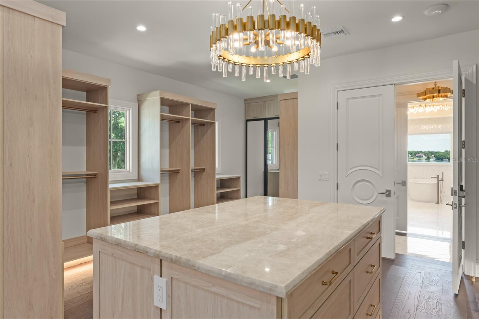 O6411245 Property Photo