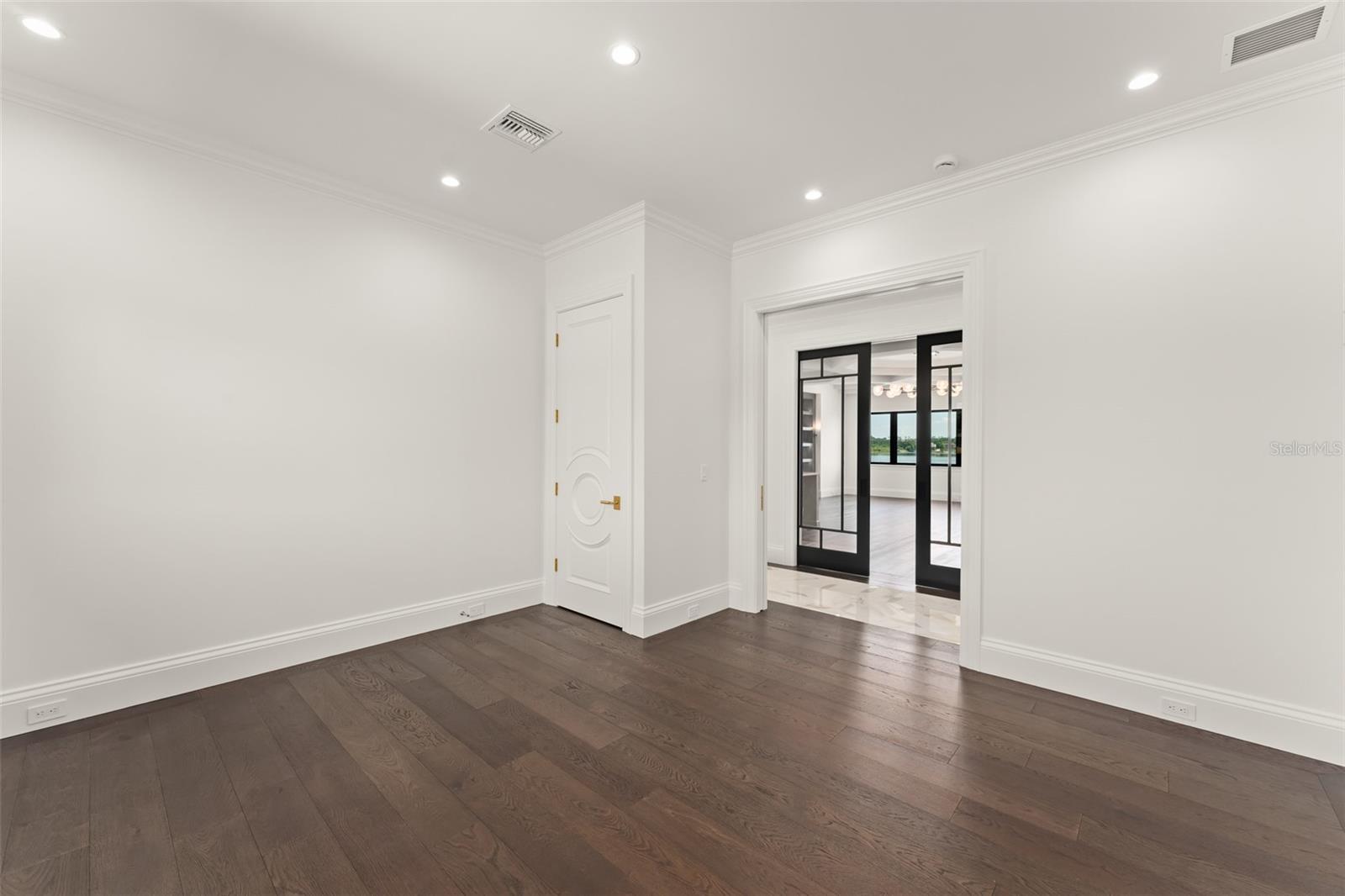 O6411245 Property Photo
