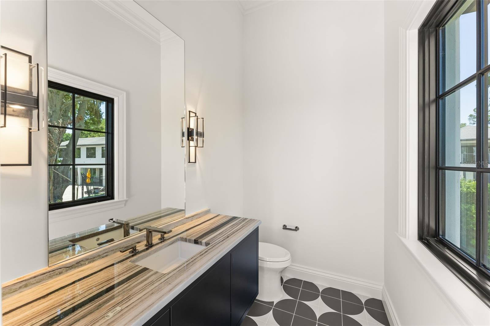 O6411245 Property Photo