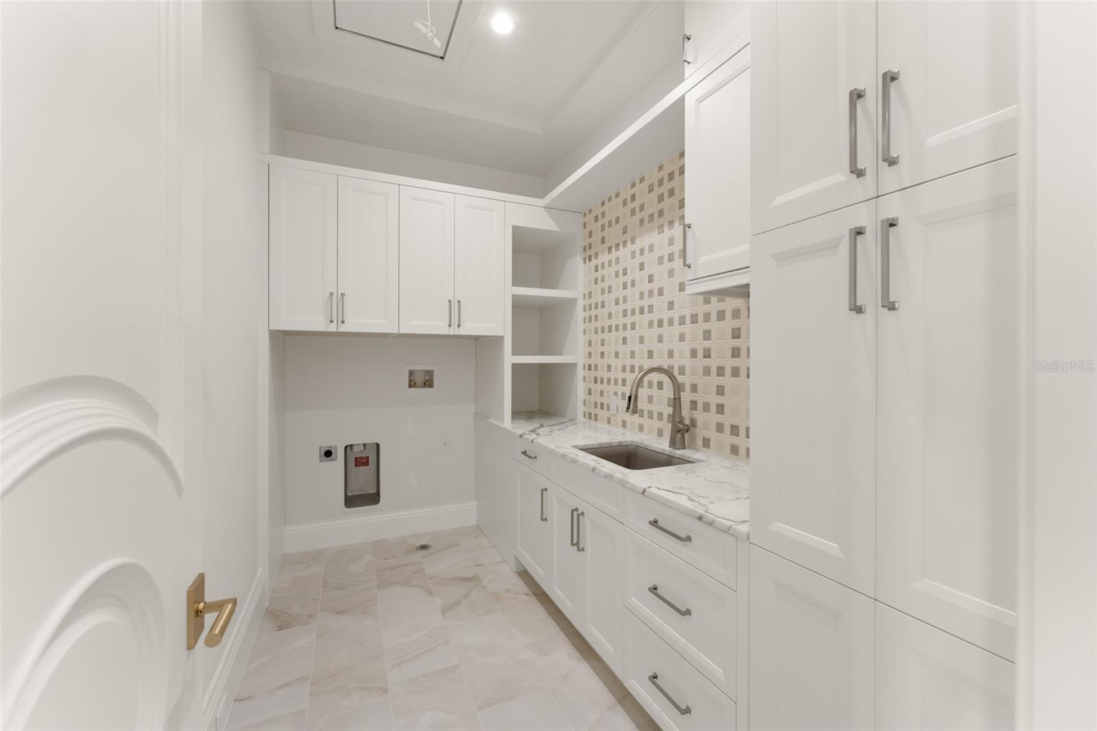 O6411245 Property Photo