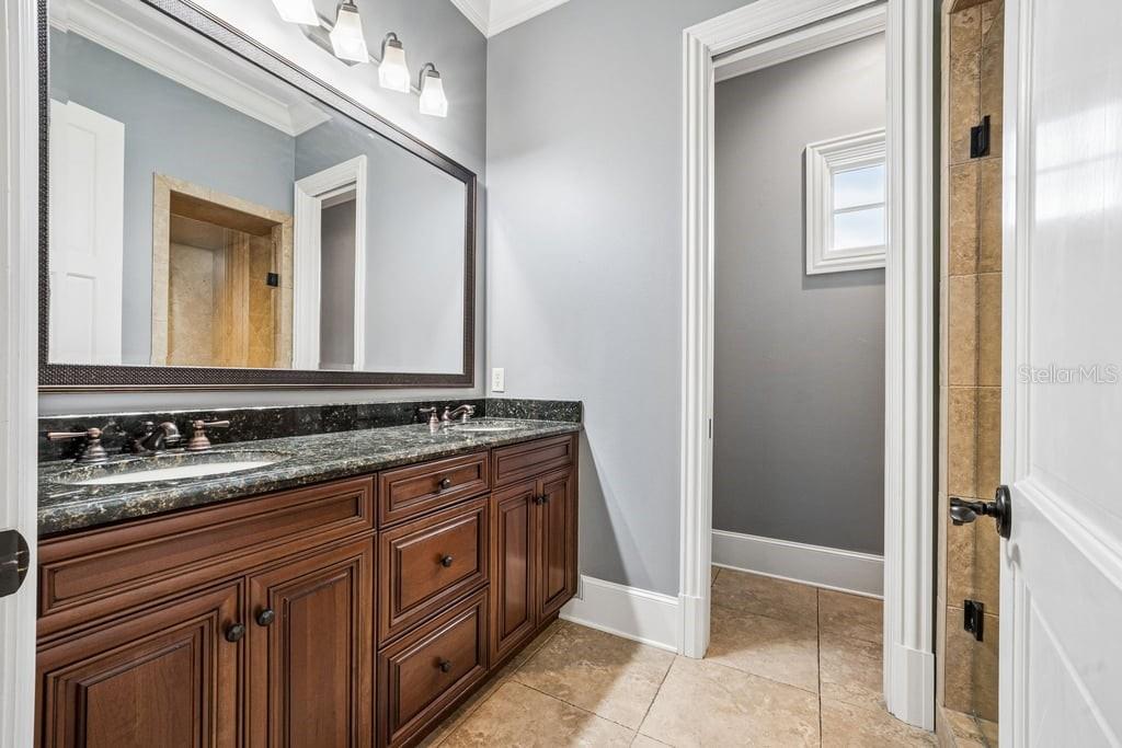O6411706 Property Photo