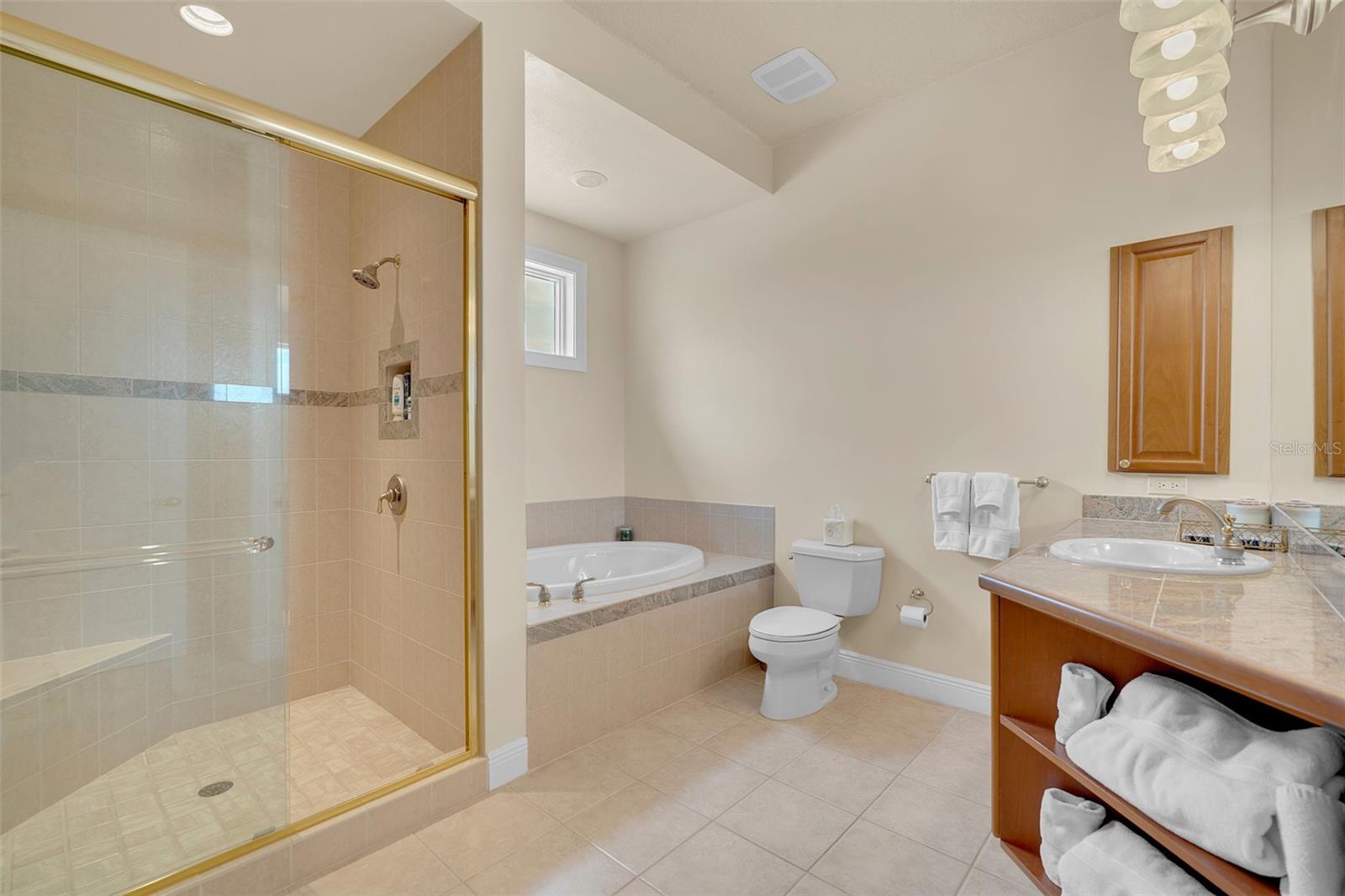 A4695466 Property Photo