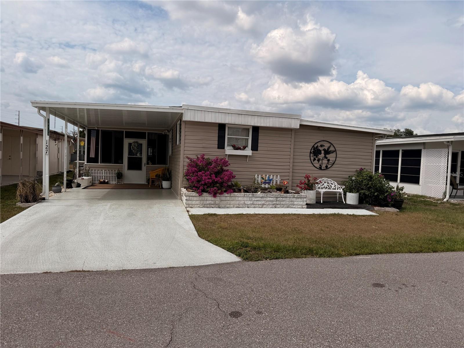 MLS# W7886332 Property Photo