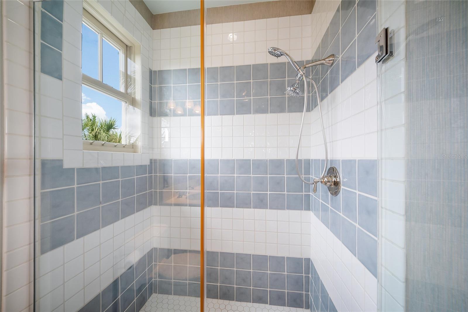 A4695861 Property Photo