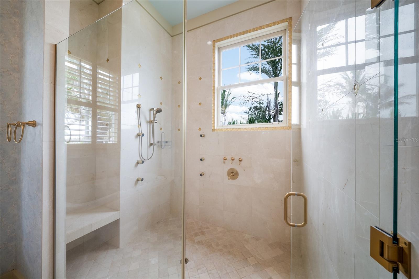 A4695861 Property Photo