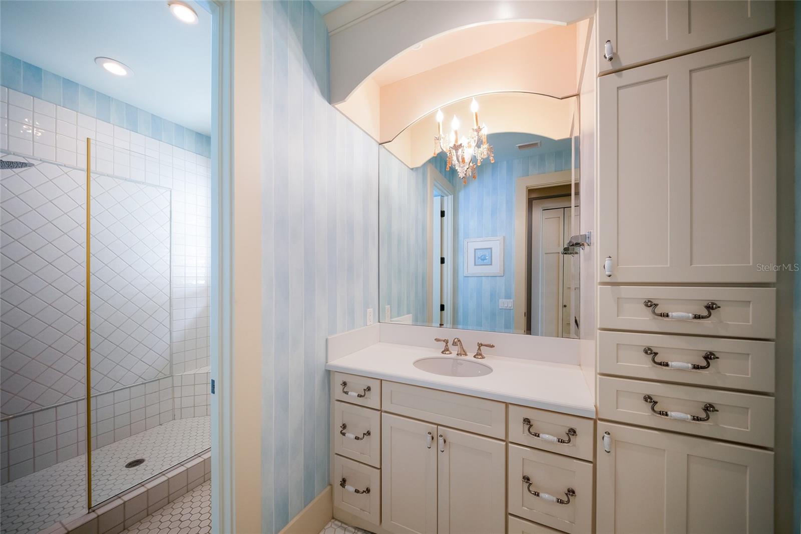 A4695861 Property Photo