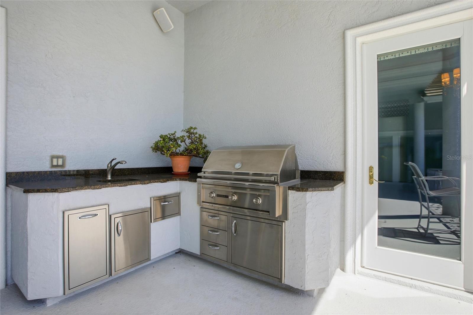 A4695898 Property Photo