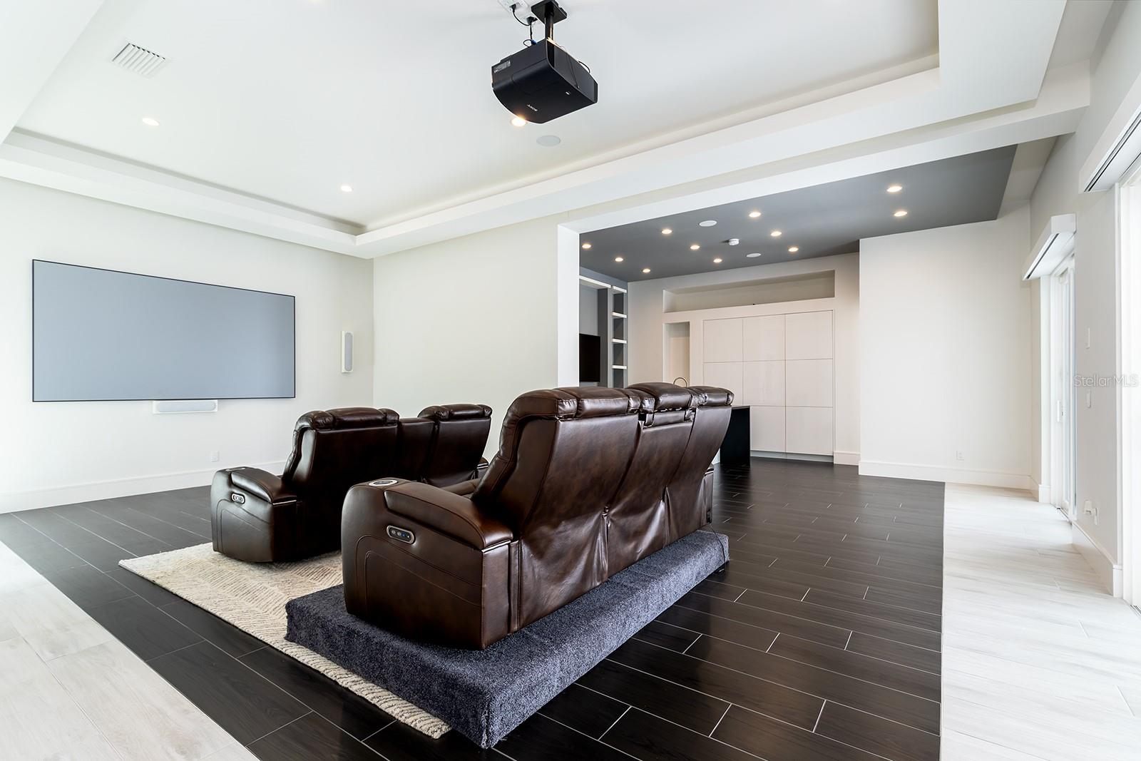 O6414890 Property Photo