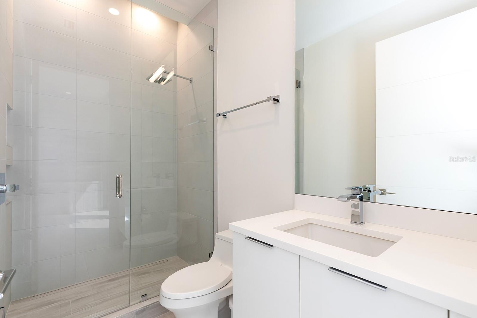 O6414890 Property Photo