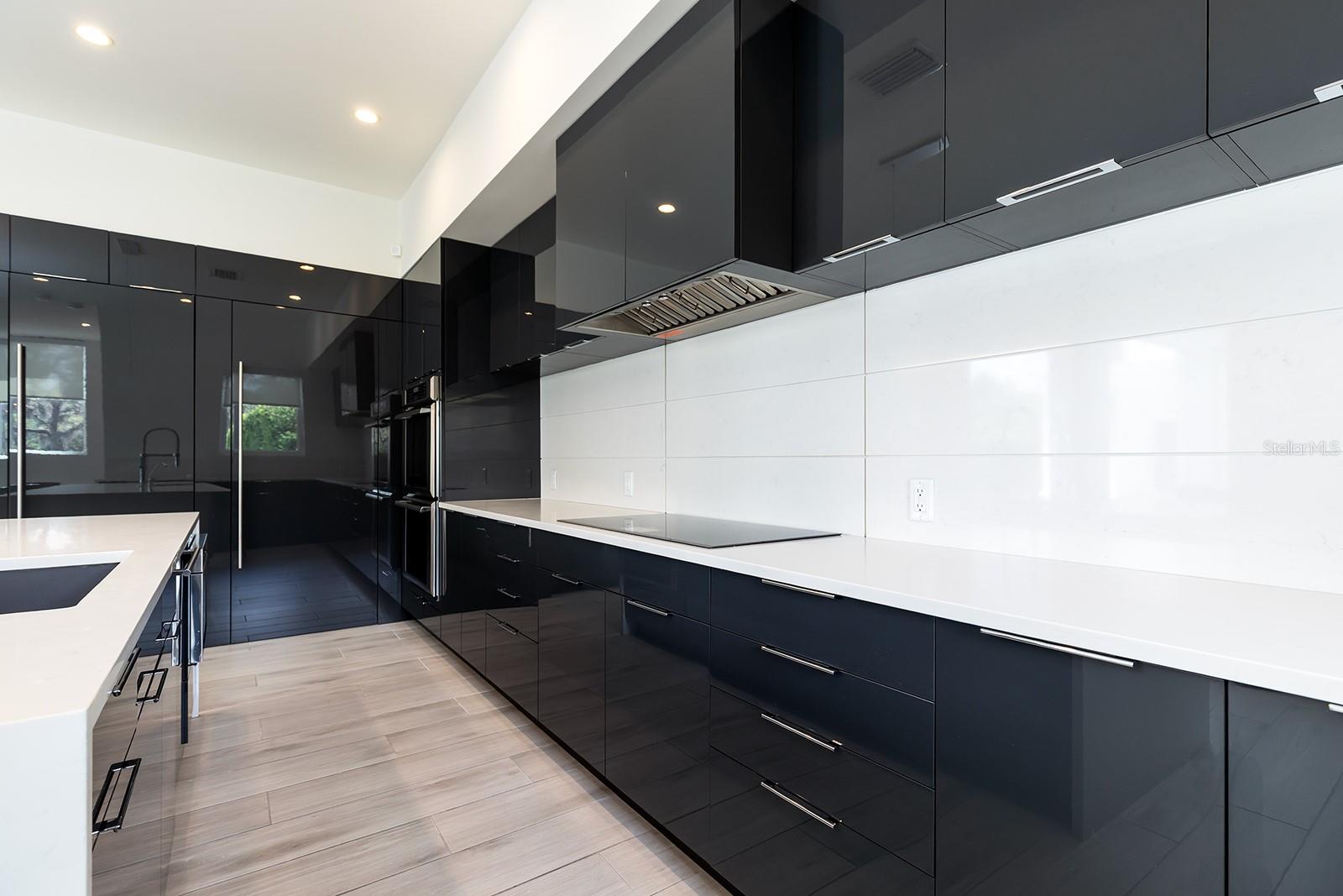 O6414890 Property Photo