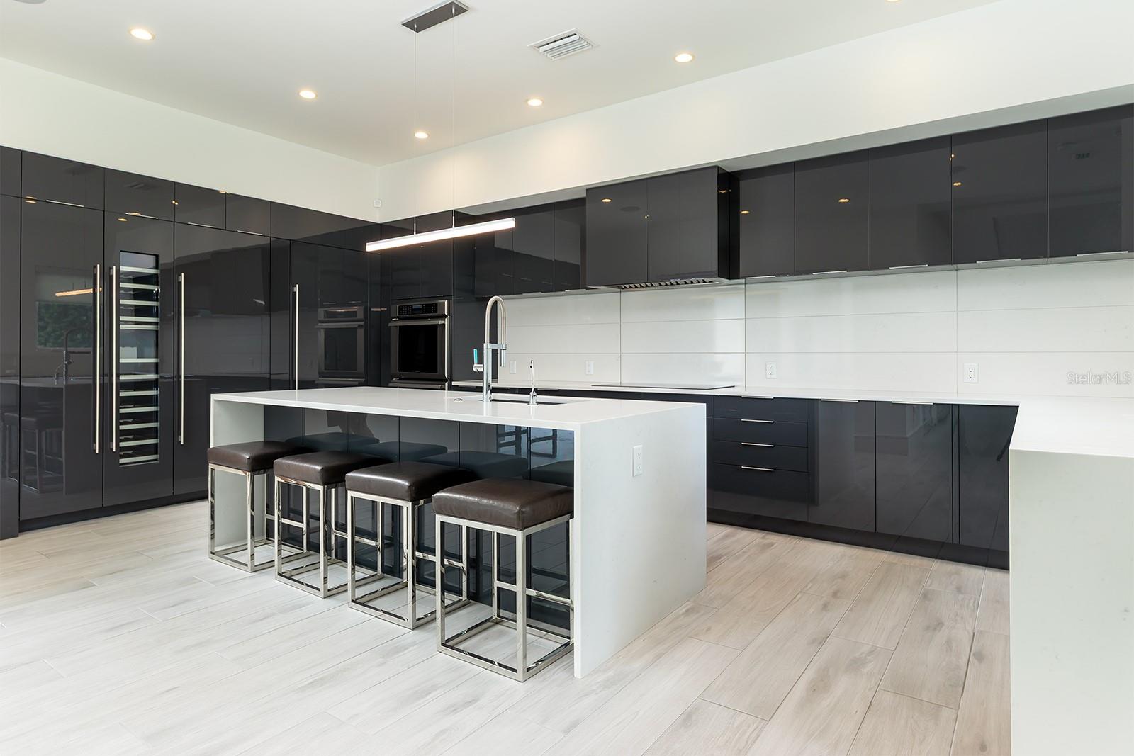 O6414890 Property Photo