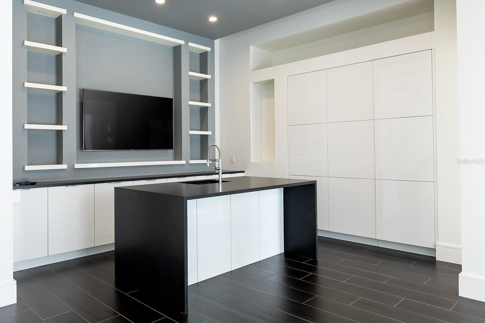 O6414890 Property Photo