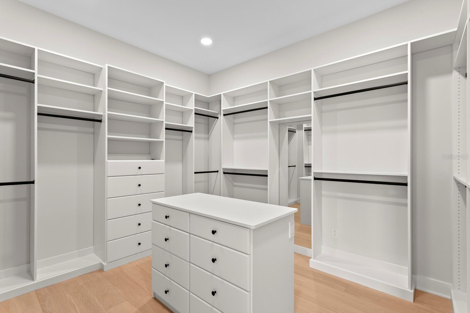 TB8518095 Property Photo