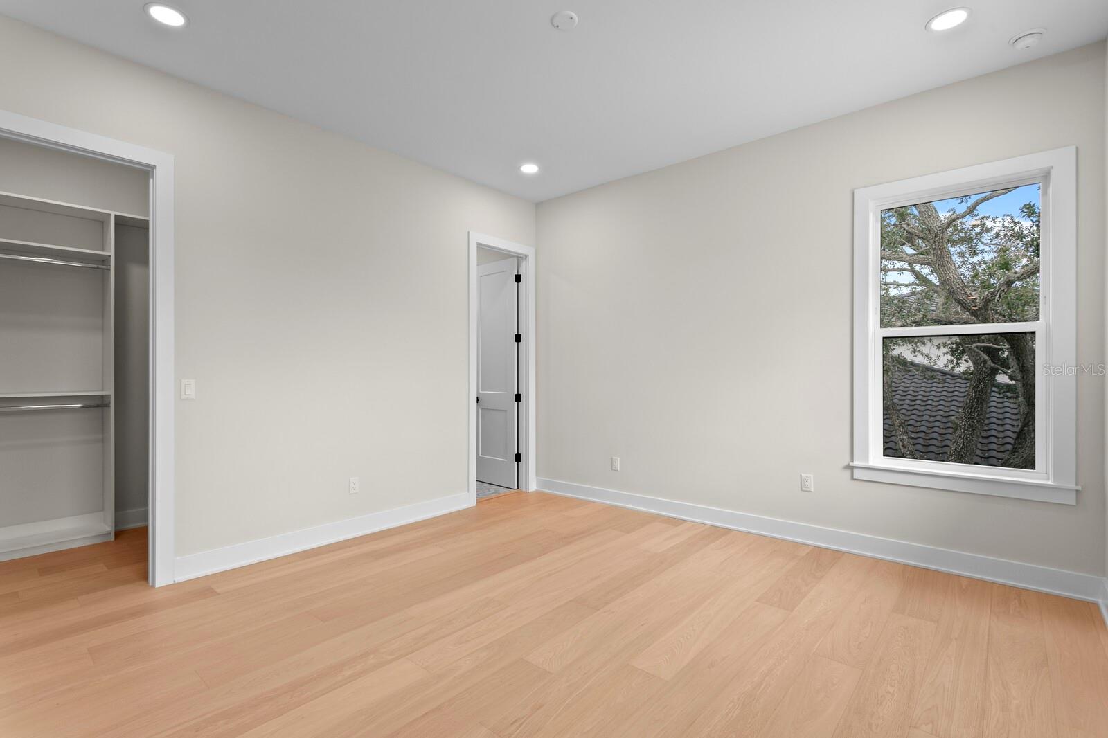 TB8518095 Property Photo