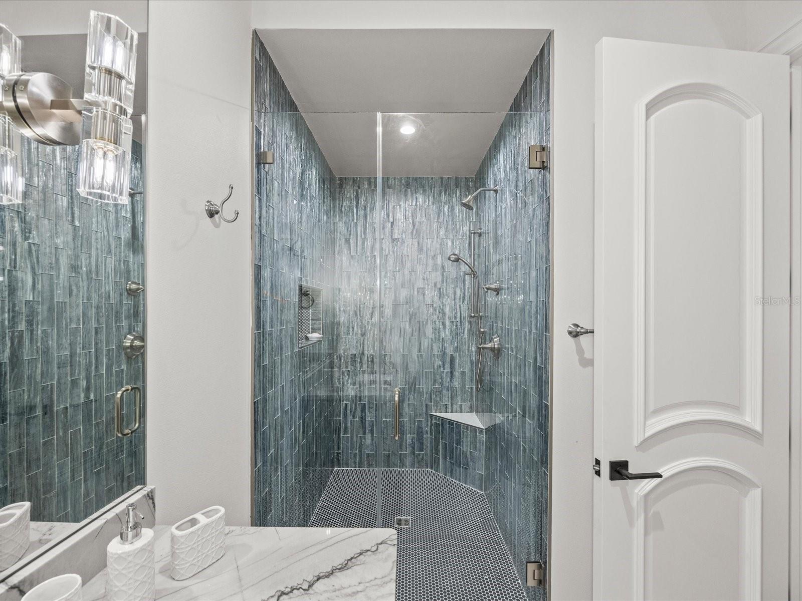 O6416194 Property Photo