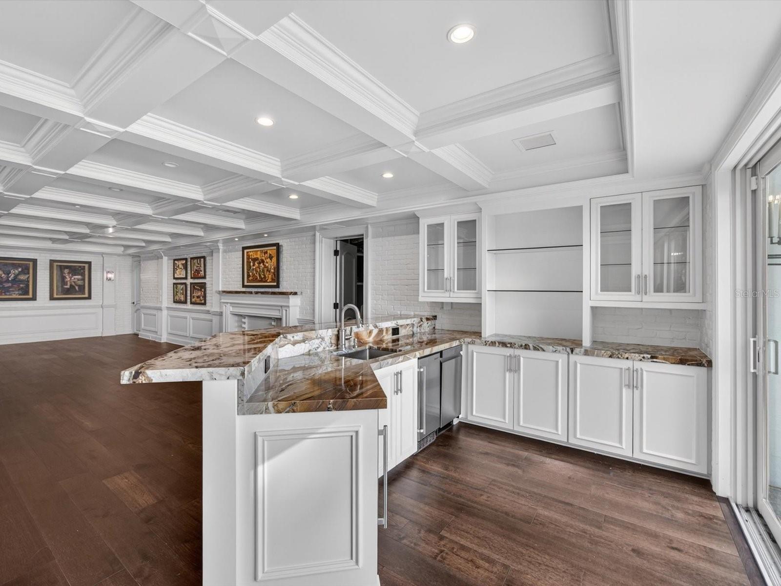 O6416194 Property Photo