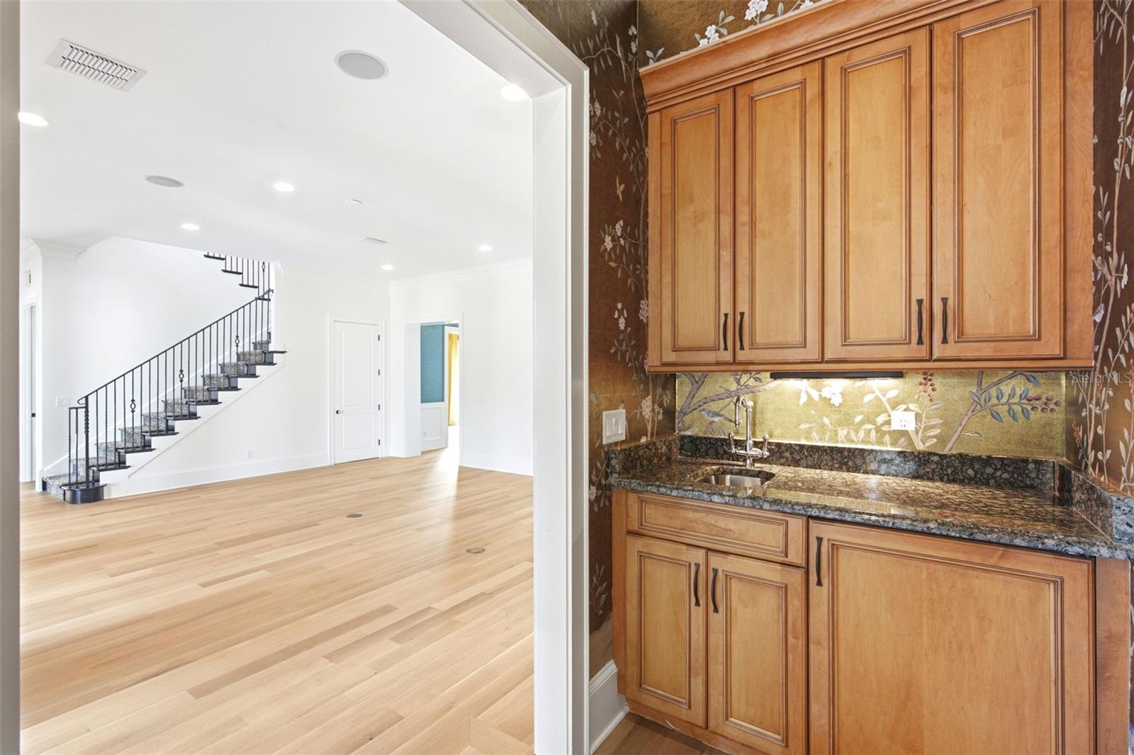 O6416342 Property Photo