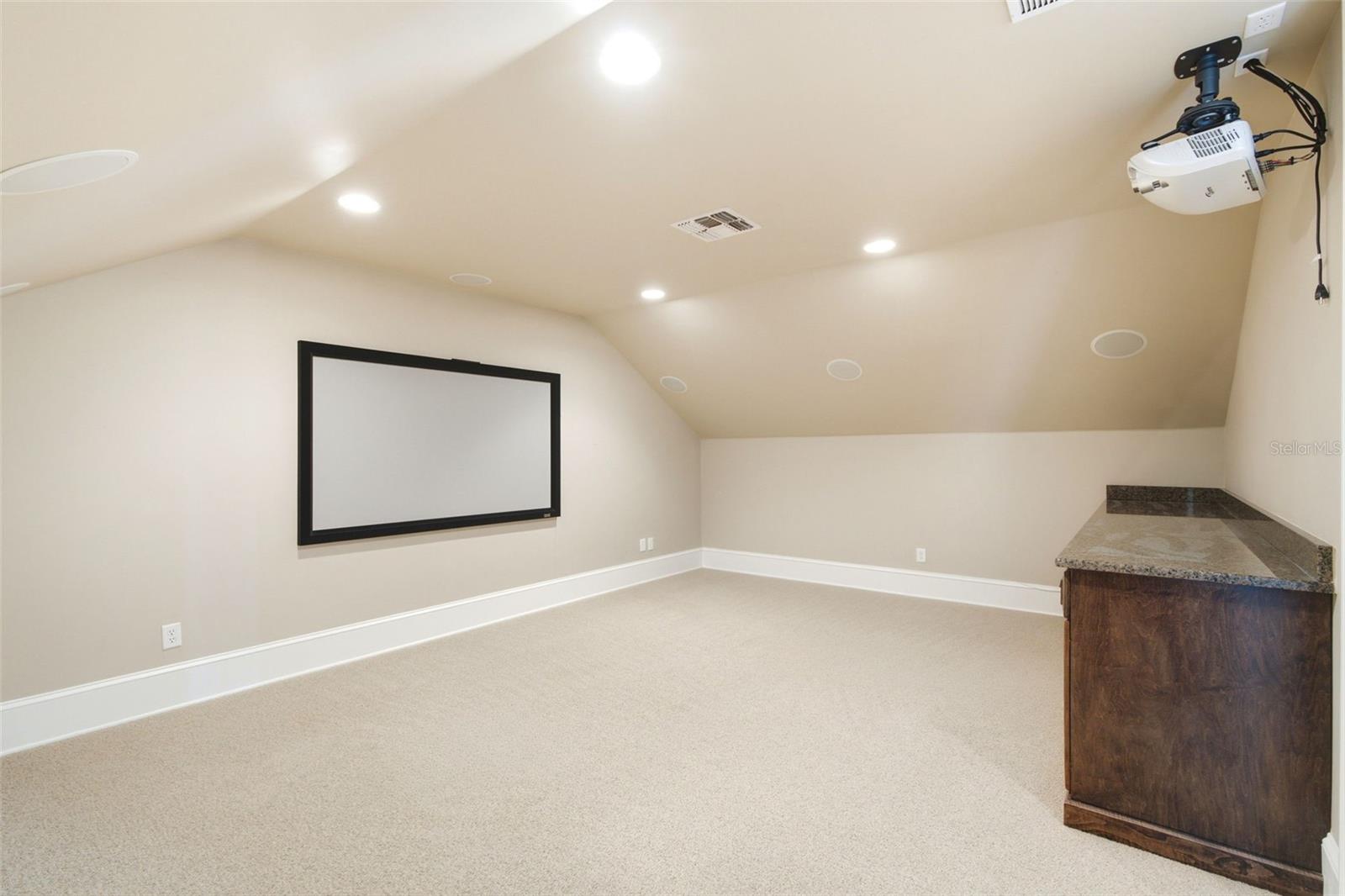 O6416342 Property Photo