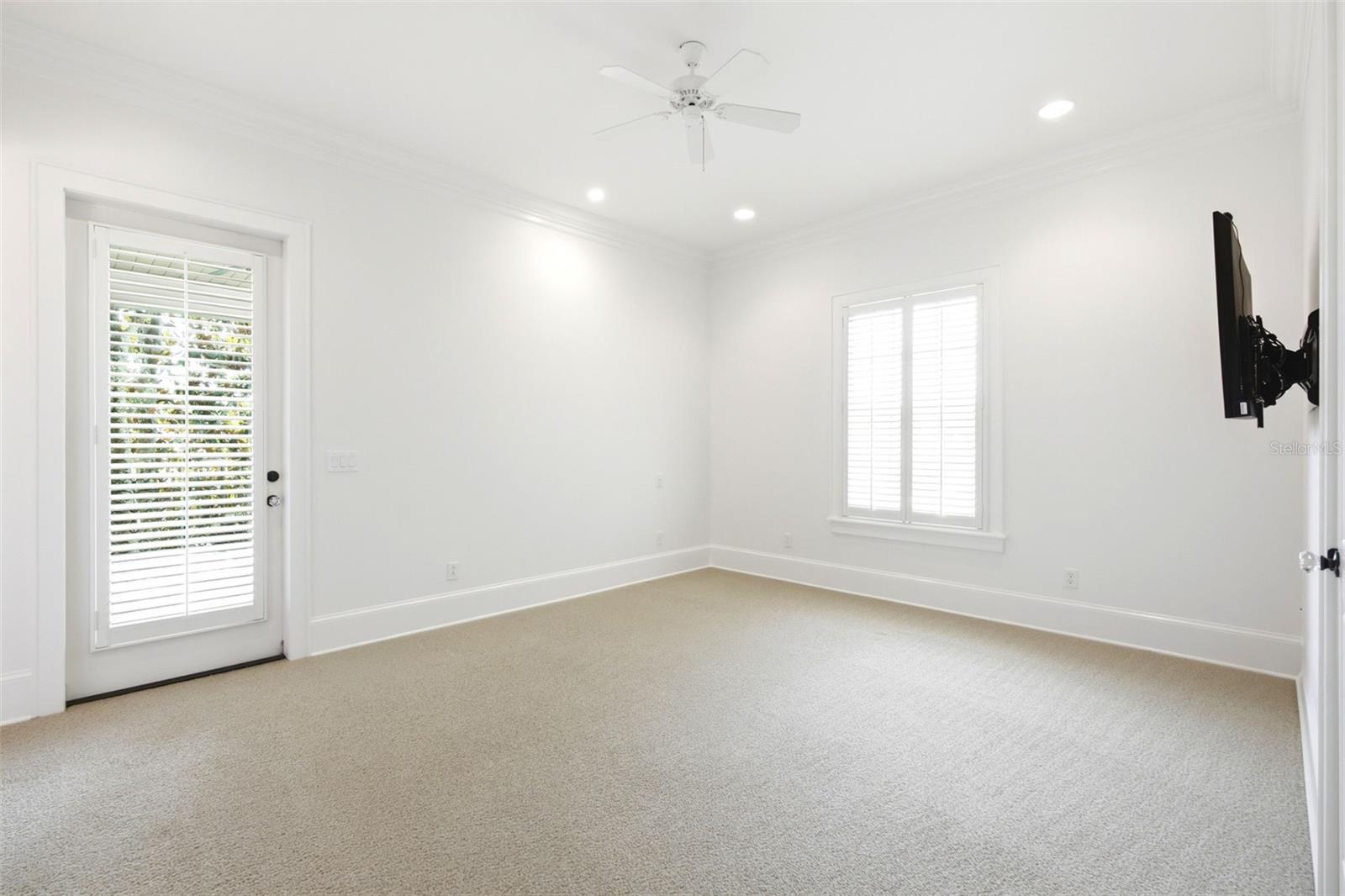 O6416342 Property Photo