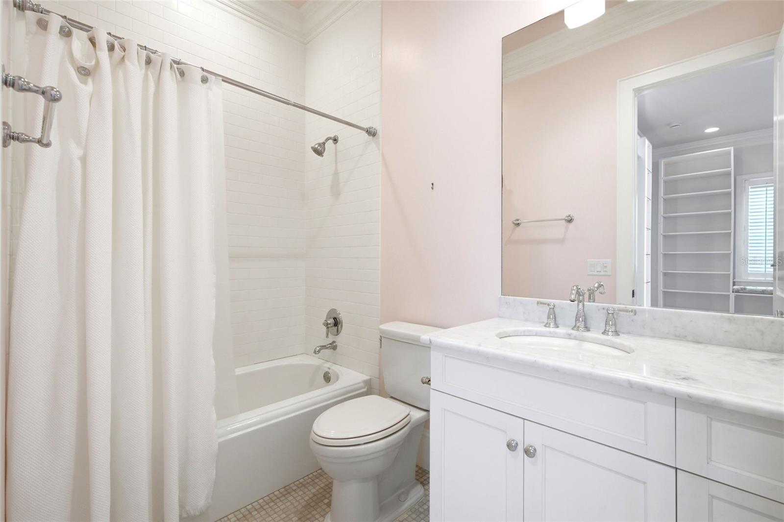 O6416342 Property Photo
