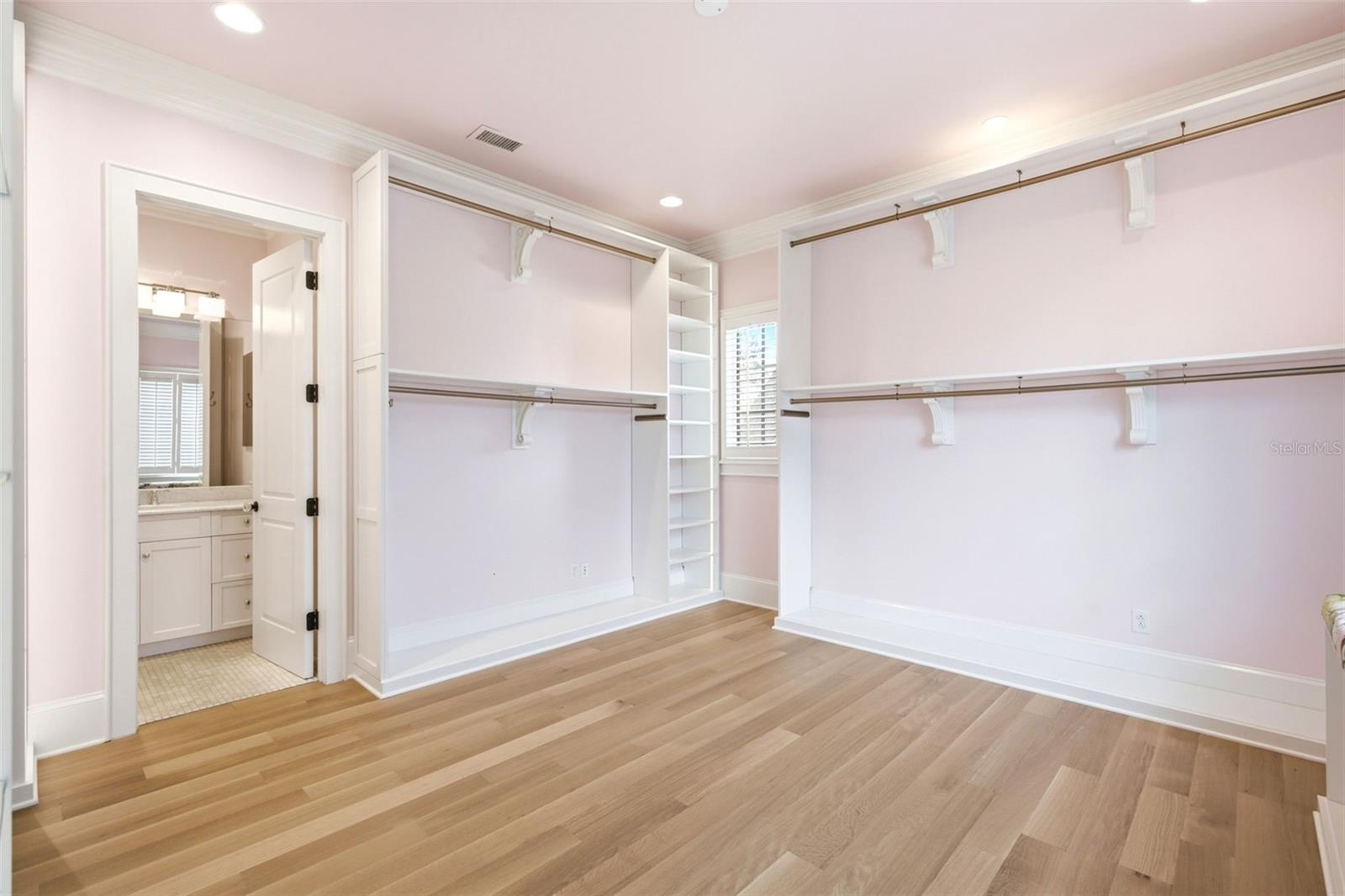 O6416342 Property Photo