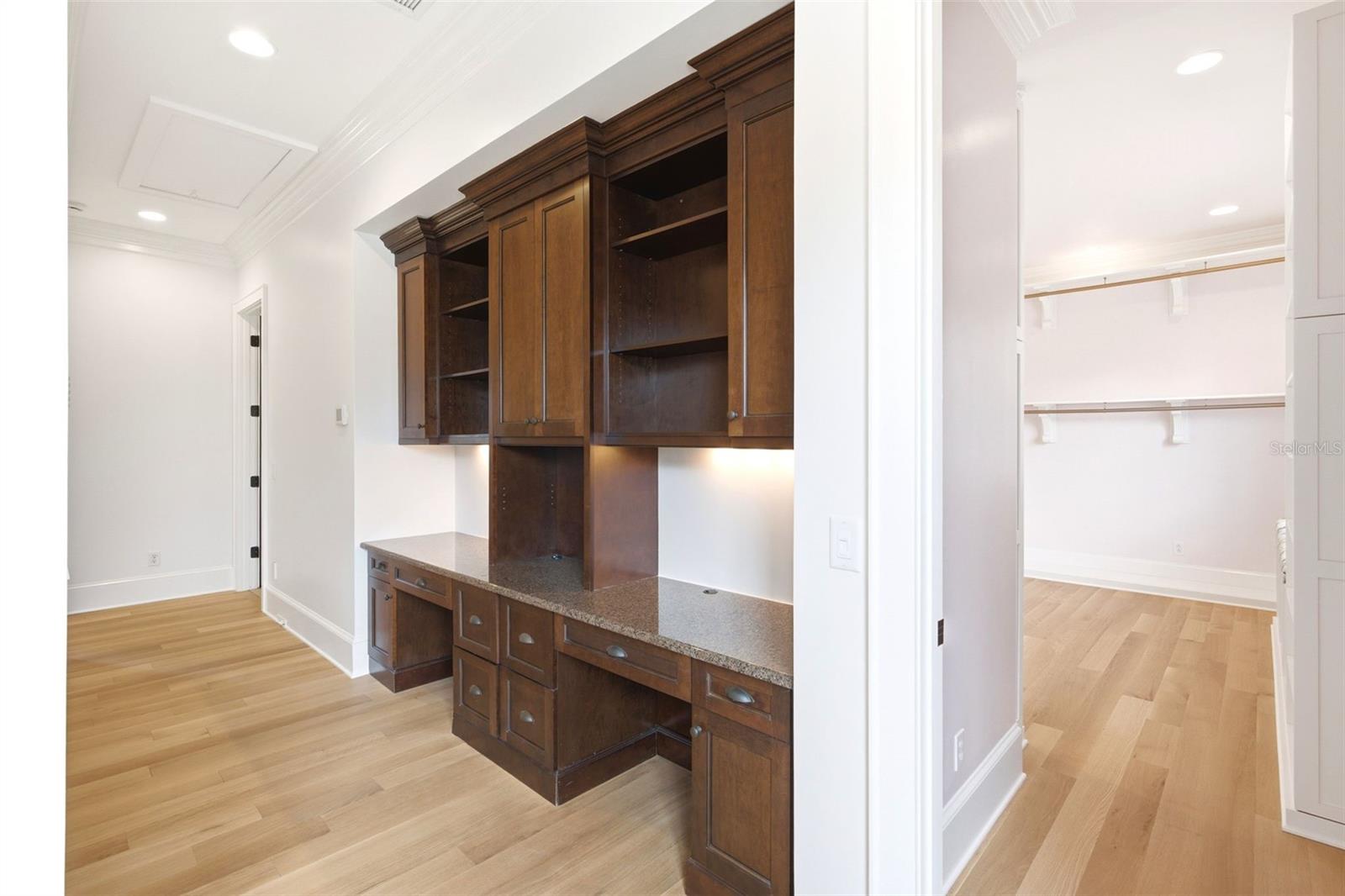 O6416342 Property Photo