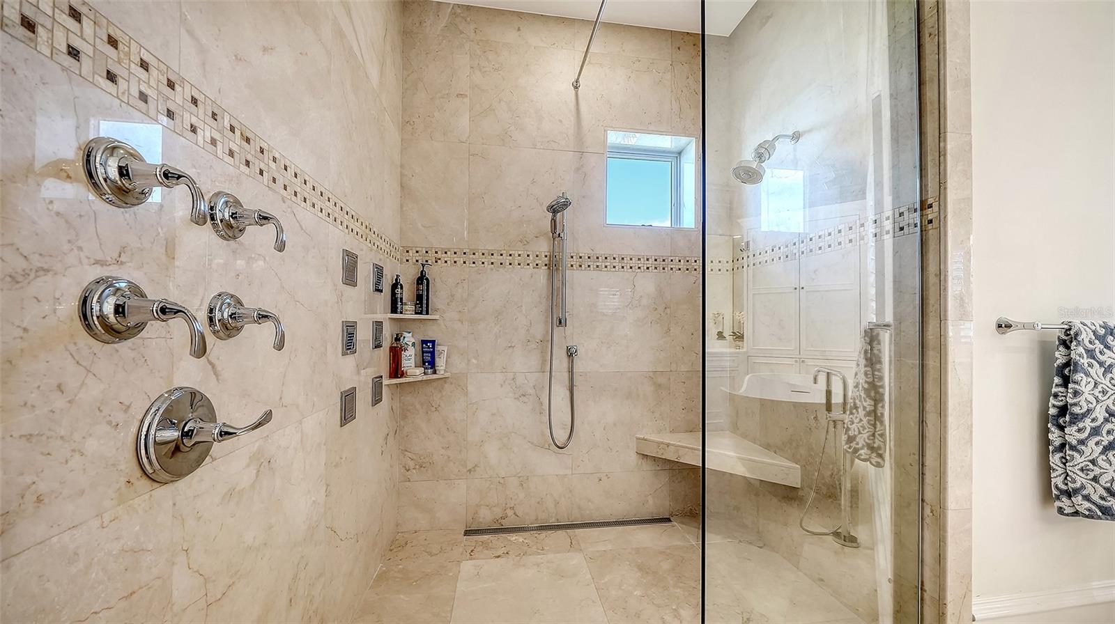 A4697230 Property Photo