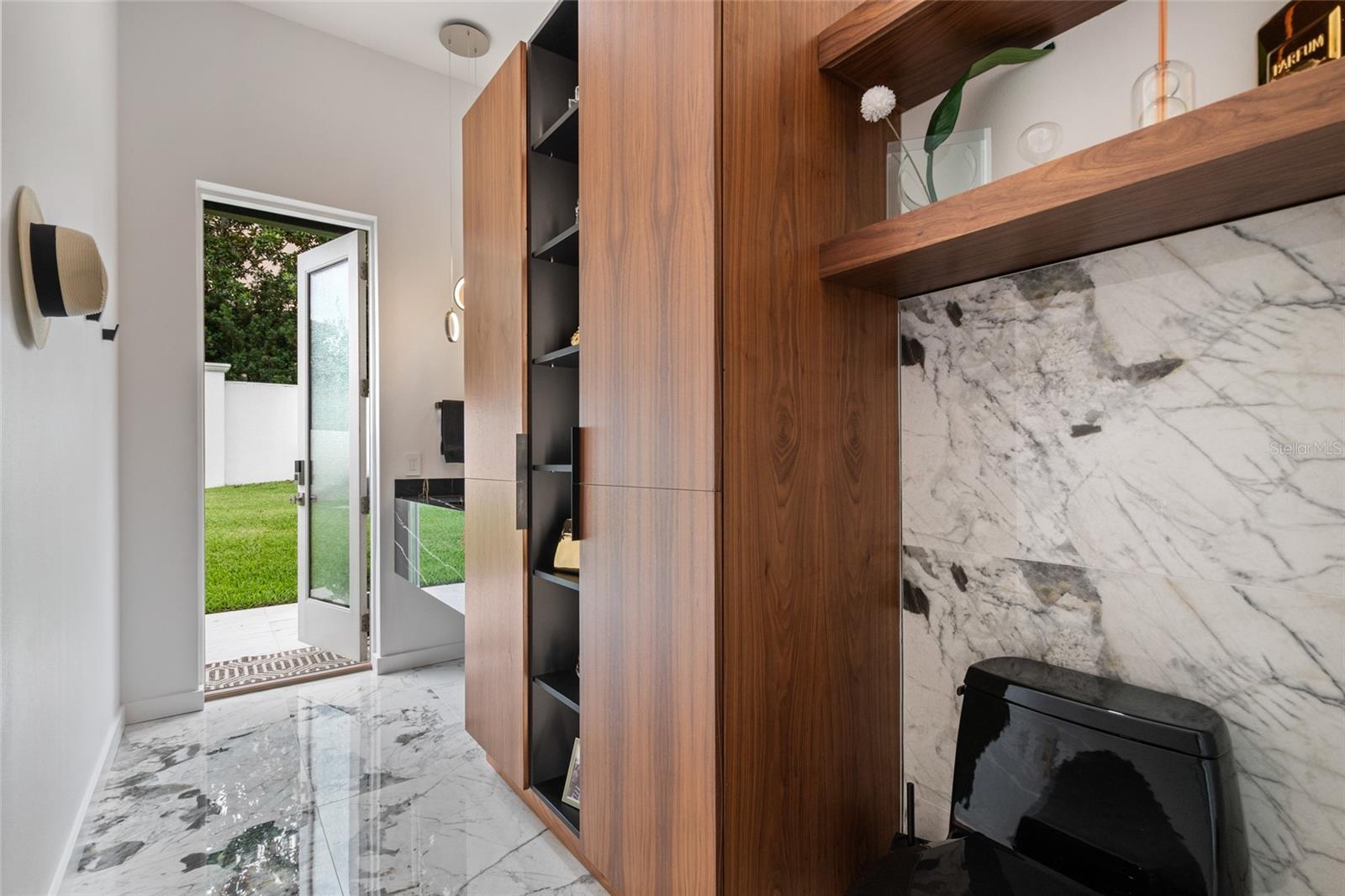 O6417446 Property Photo