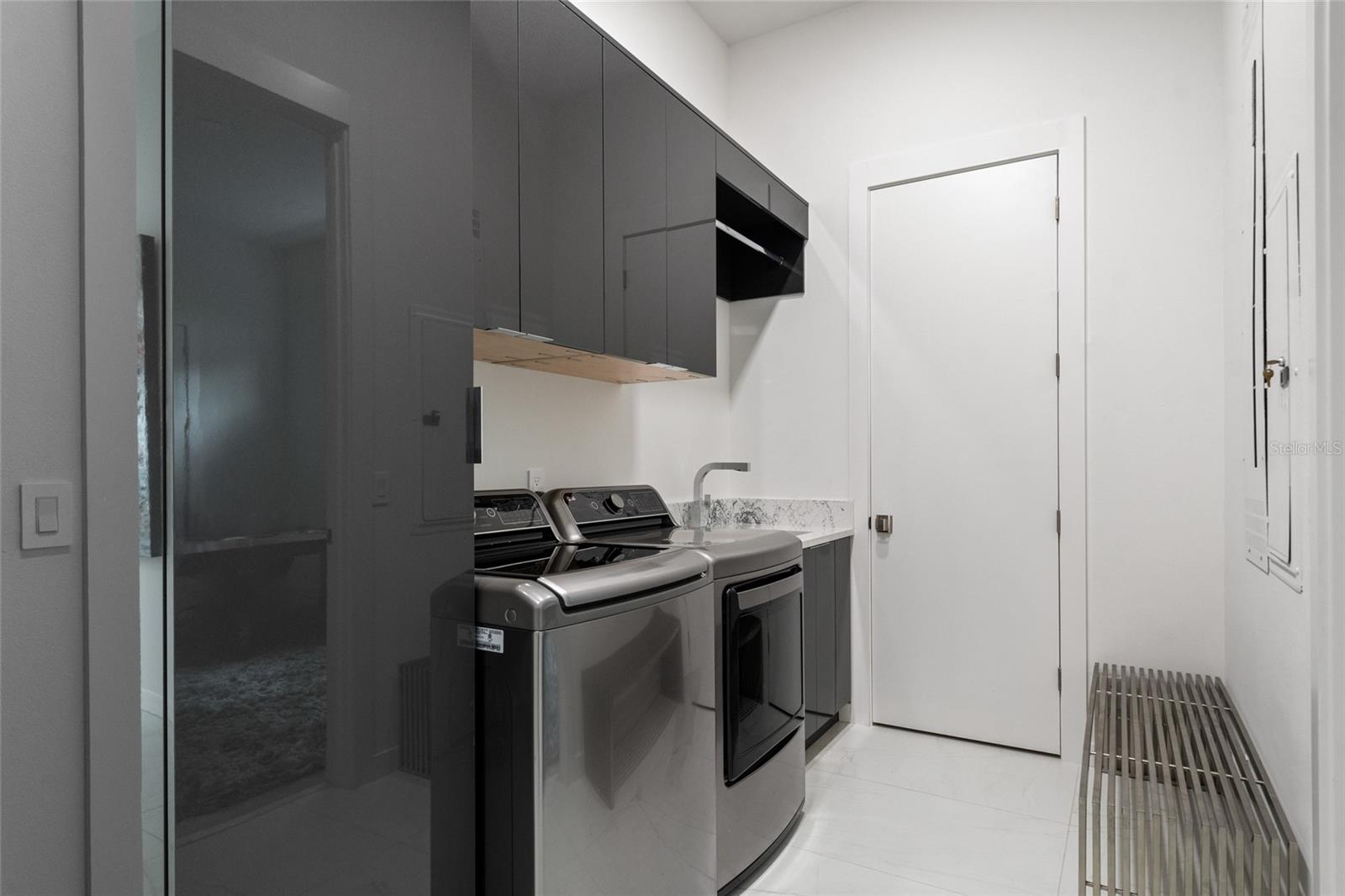 O6417446 Property Photo