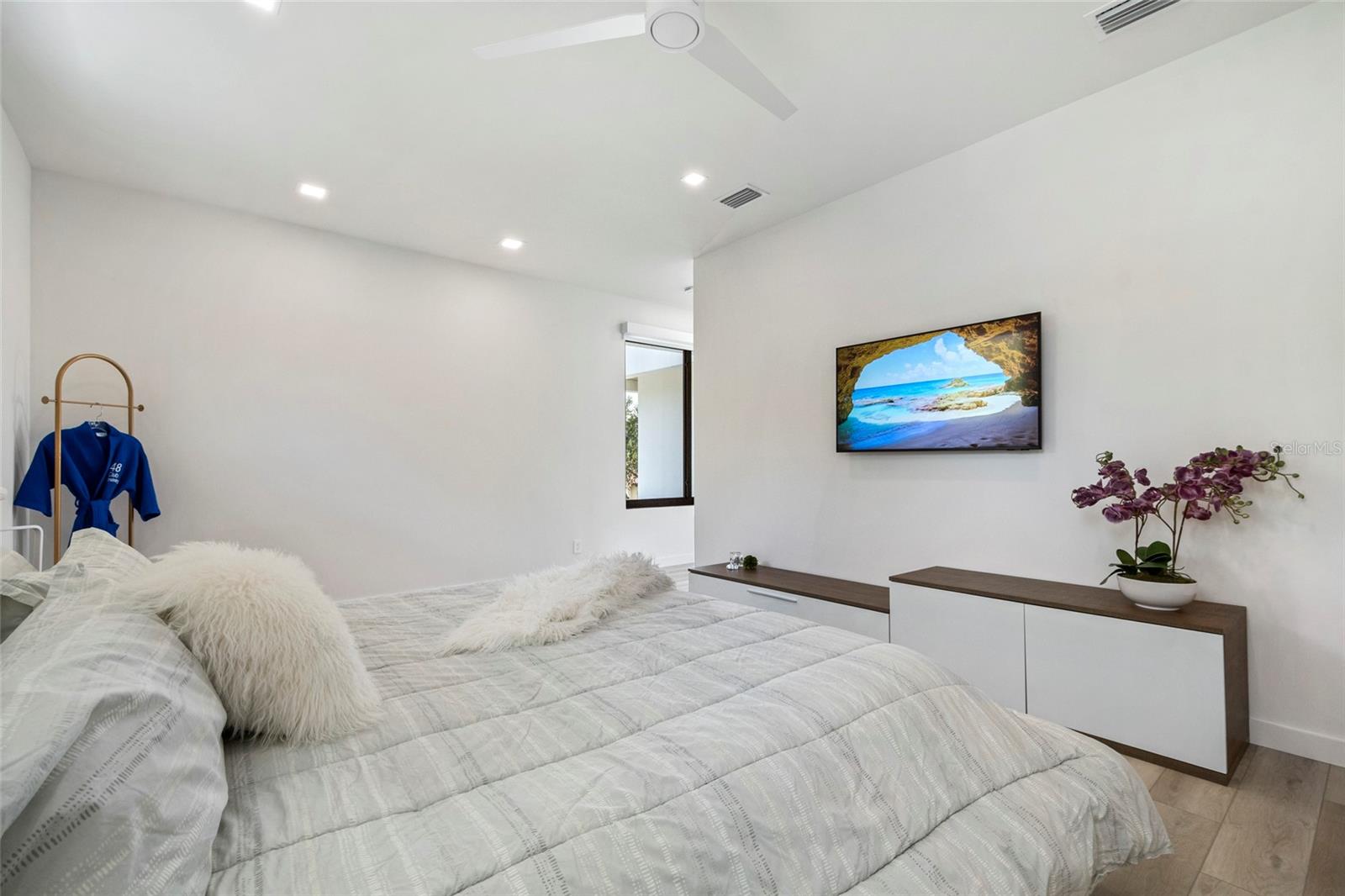 O6417446 Property Photo