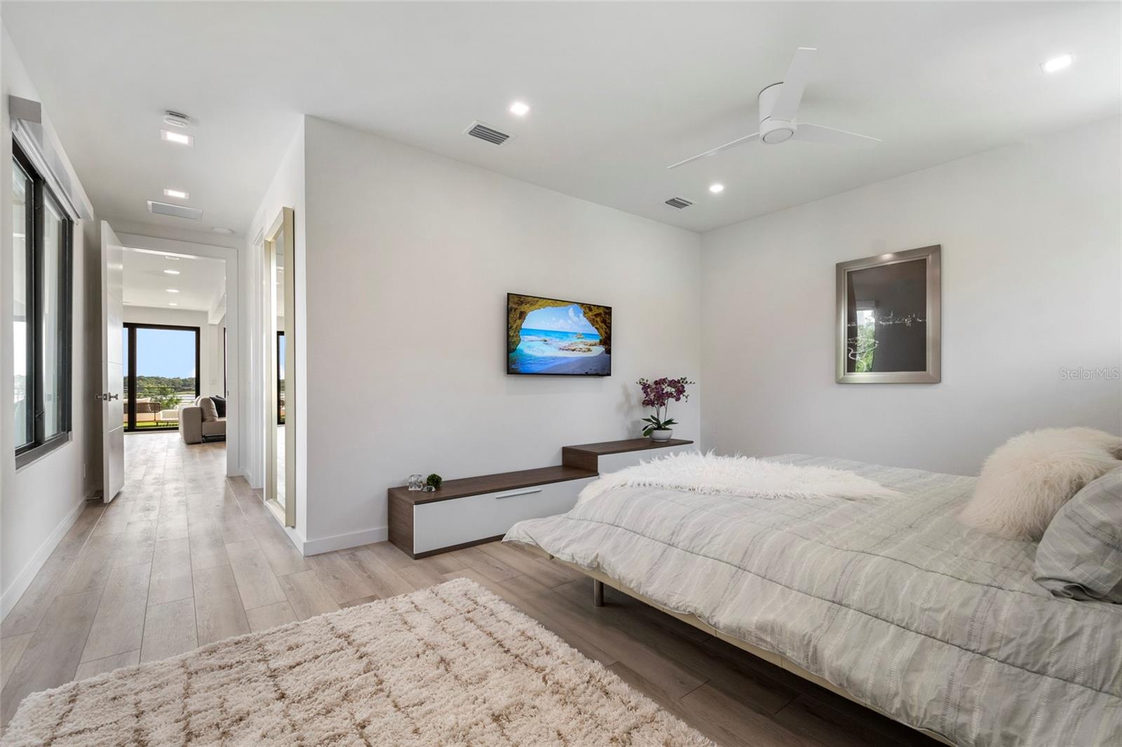 O6417446 Property Photo