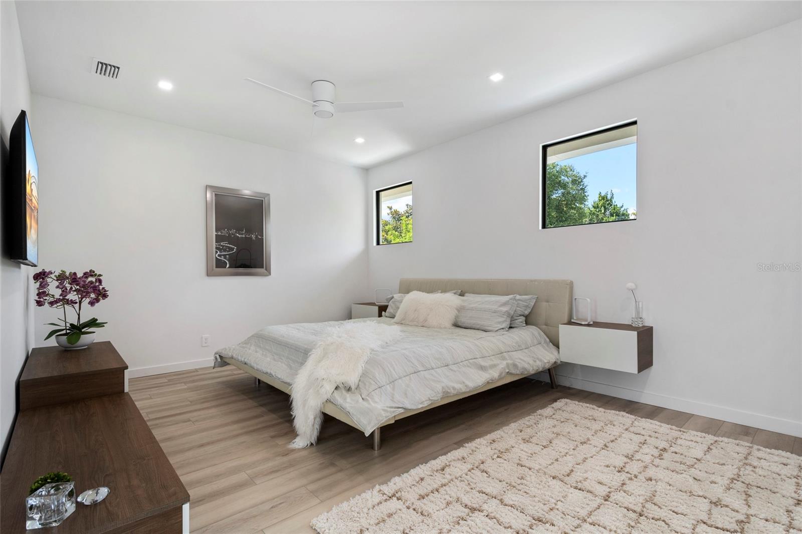 O6417446 Property Photo