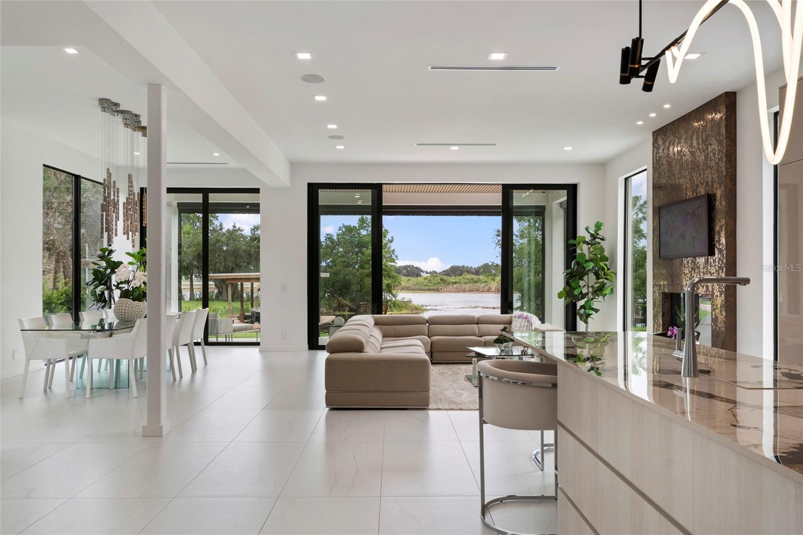O6417446 Property Photo