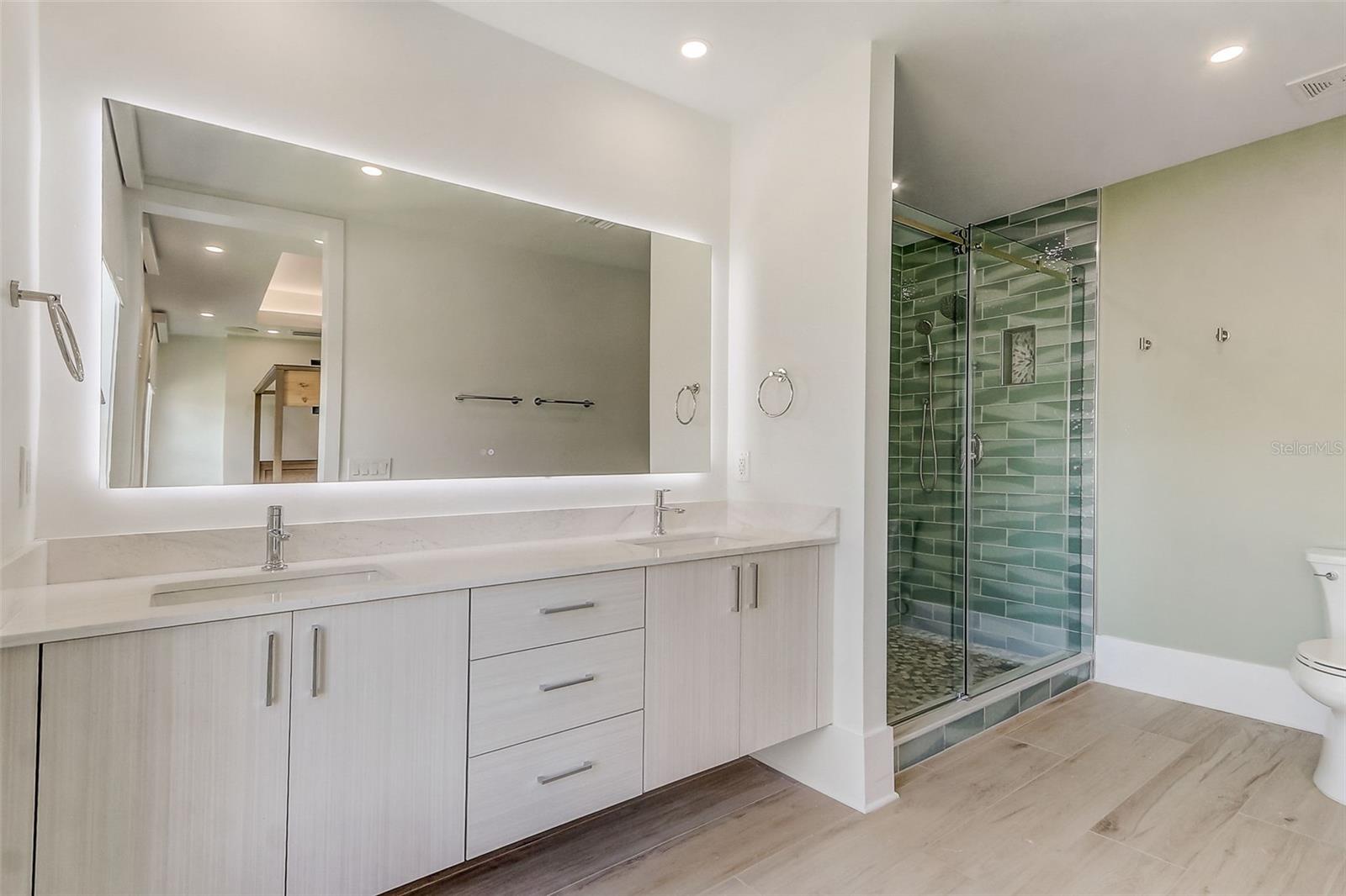 O6417540 Property Photo