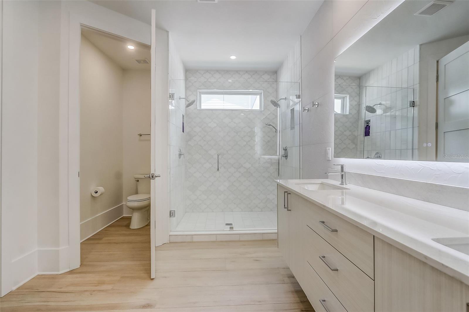 O6417540 Property Photo
