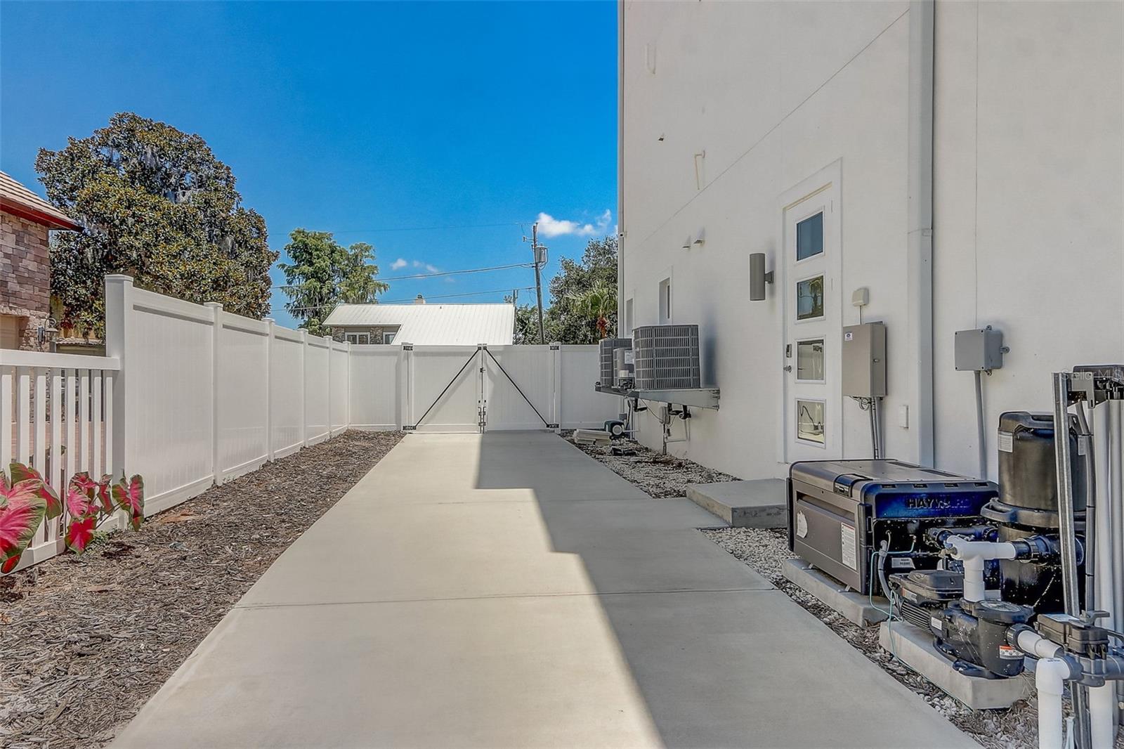 O6417540 Property Photo