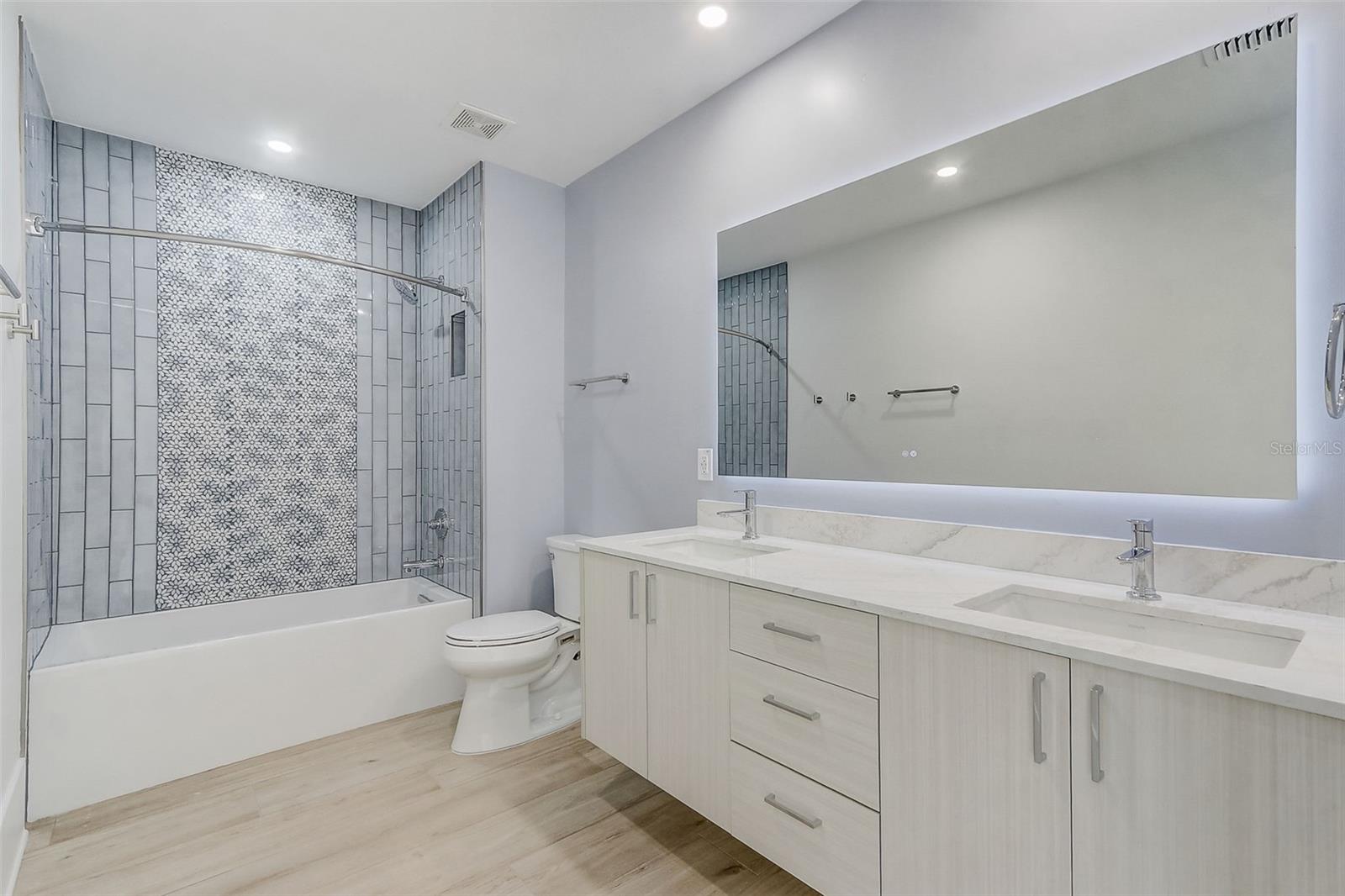 O6417540 Property Photo