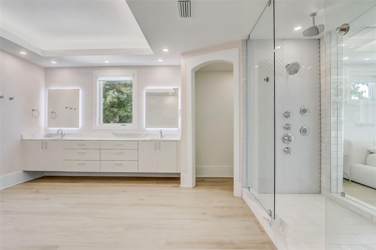 O6417540 Property Photo