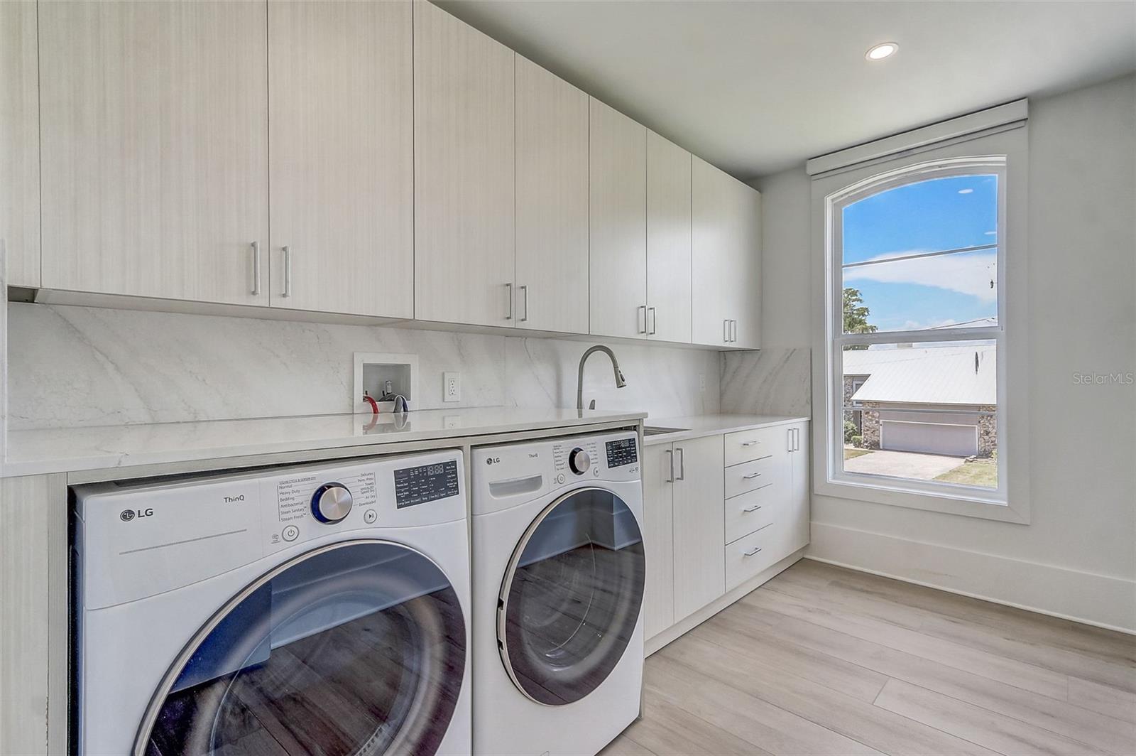 O6417540 Property Photo