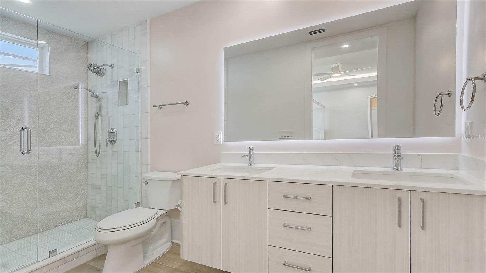 O6417540 Property Photo