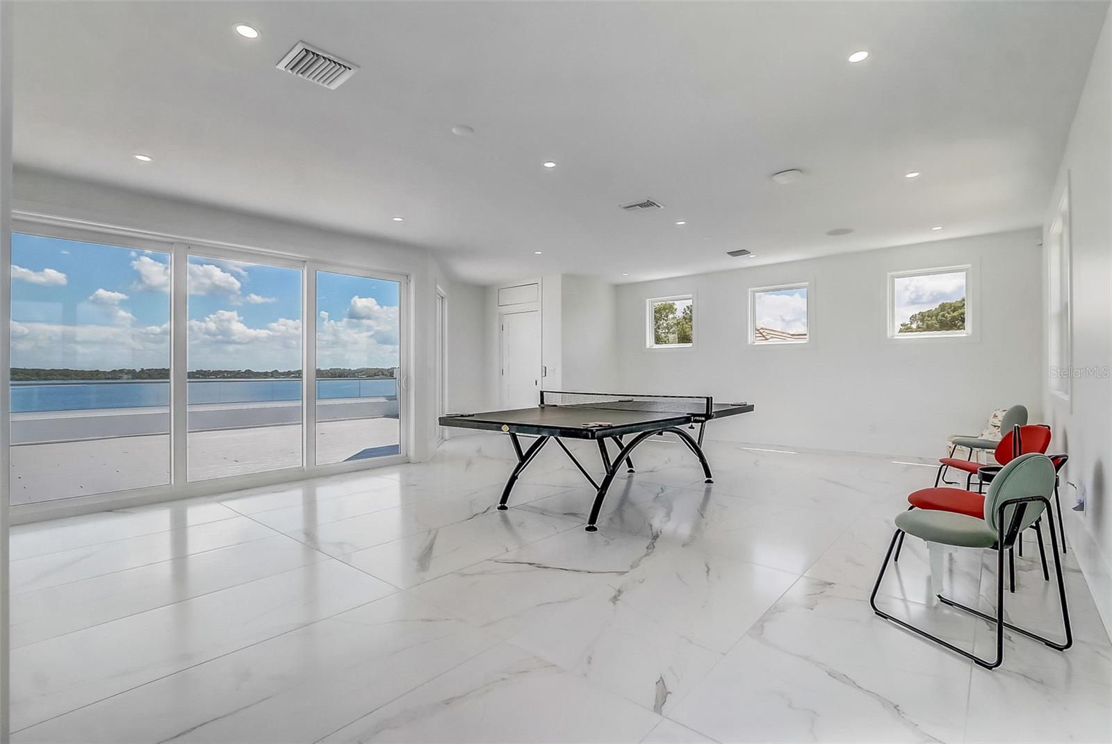 O6417540 Property Photo
