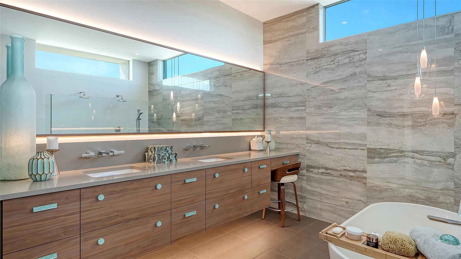 A4697289 Property Photo