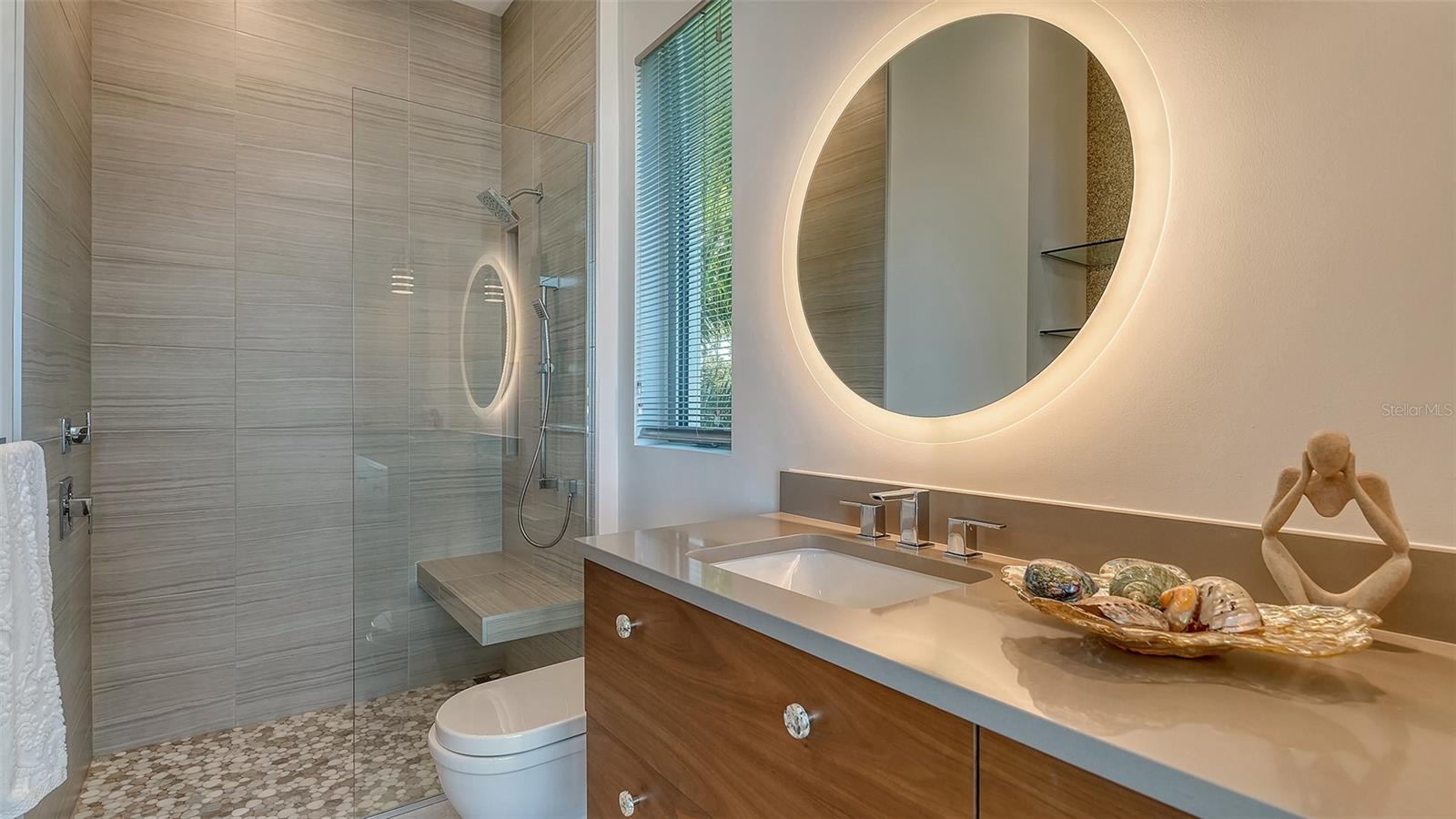 A4697289 Property Photo
