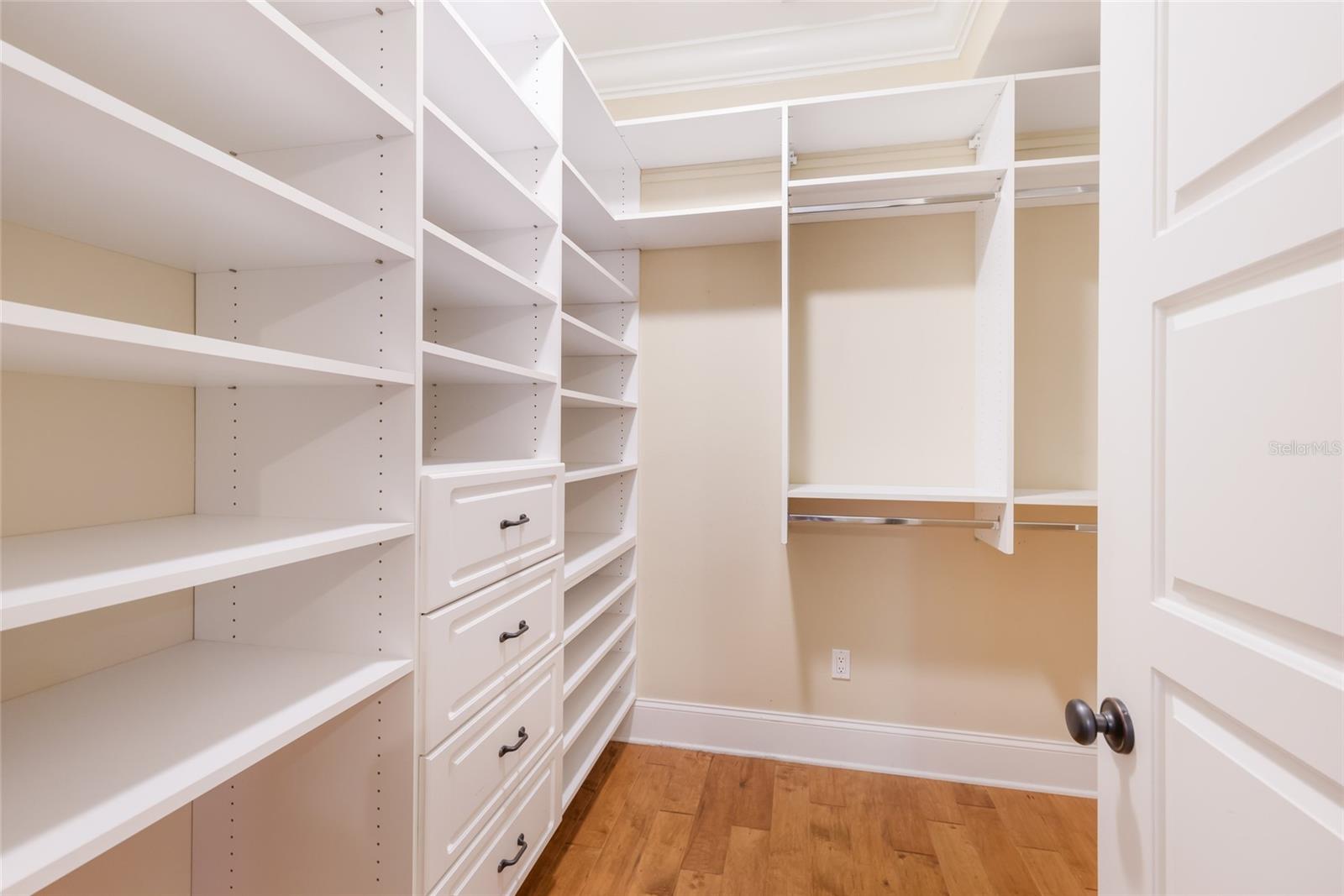 A4697603 Property Photo