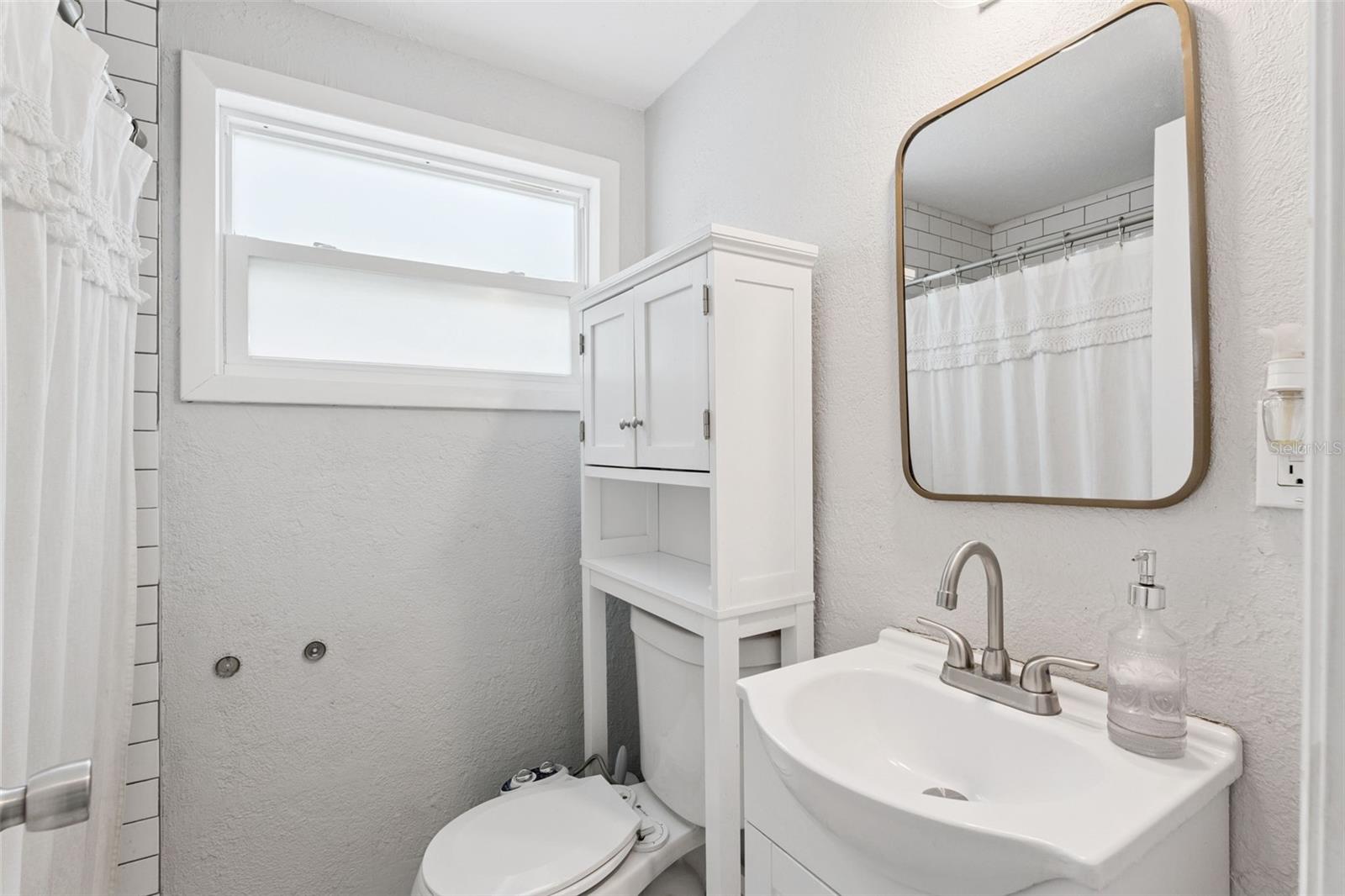 O6418516 Property Photo