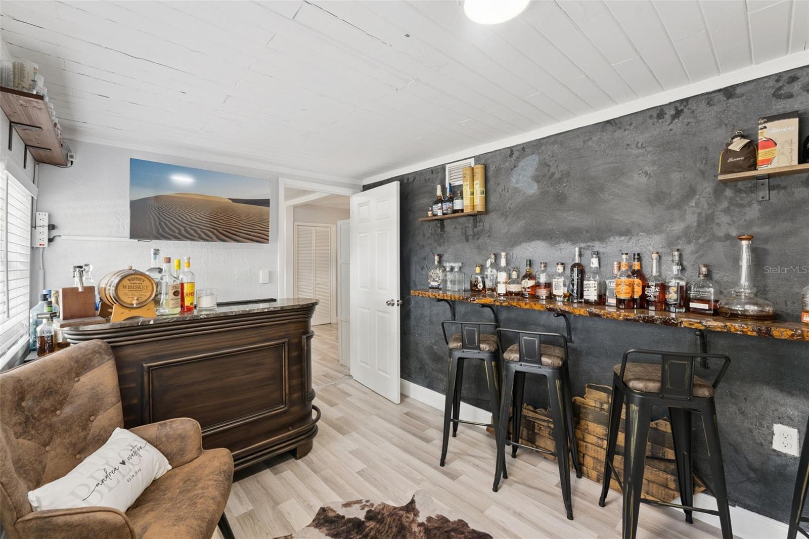 O6418516 Property Photo