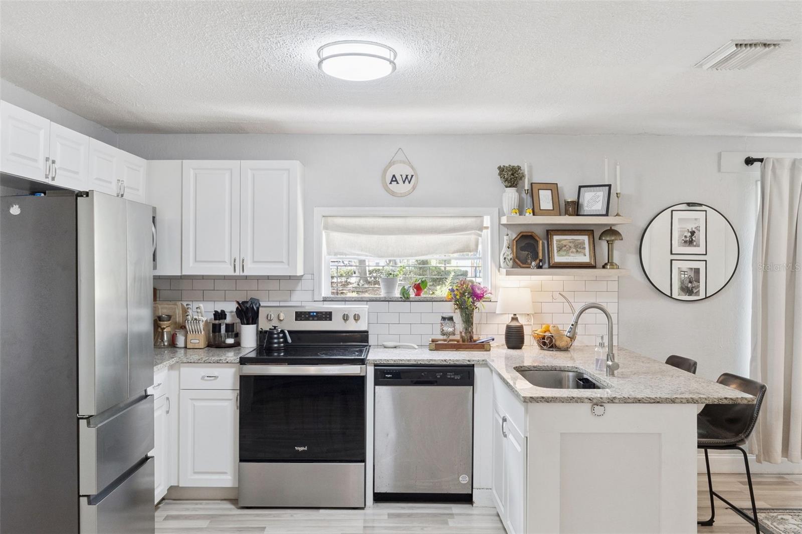 O6418516 Property Photo