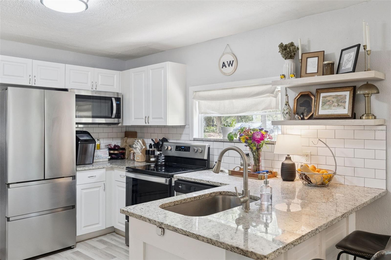 O6418516 Property Photo