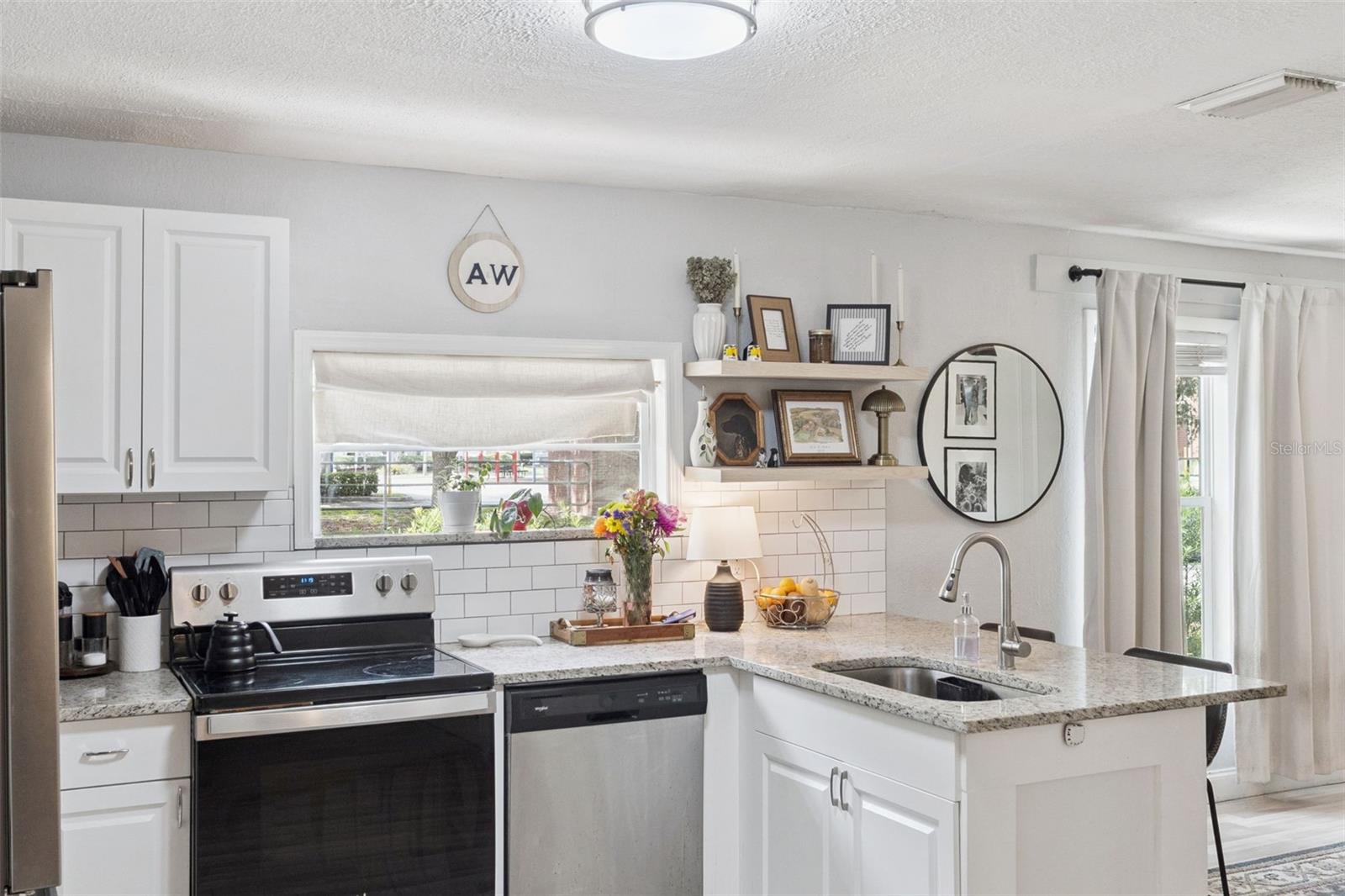 O6418516 Property Photo