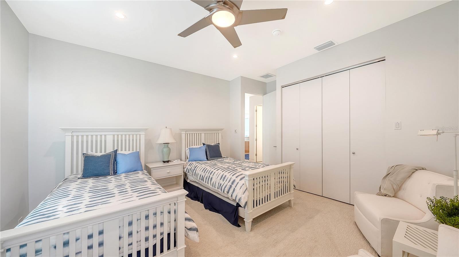 A4698159 Property Photo
